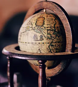Thousands of independent shops showcasing quality items. - 华体会